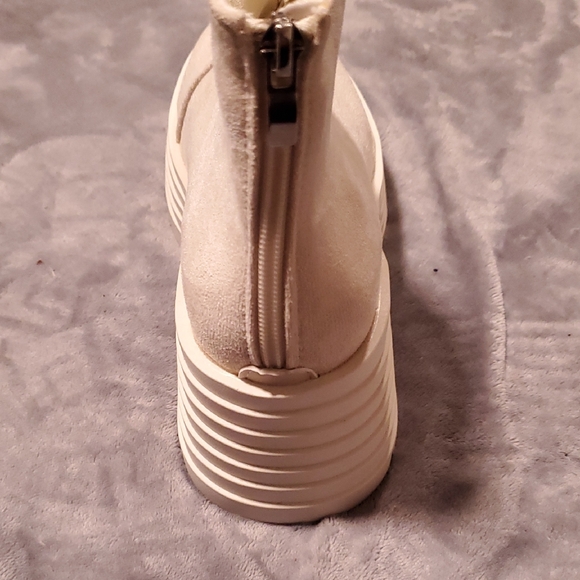 Stylish Cream Platform Ankle Boots - Picture 8 of 10